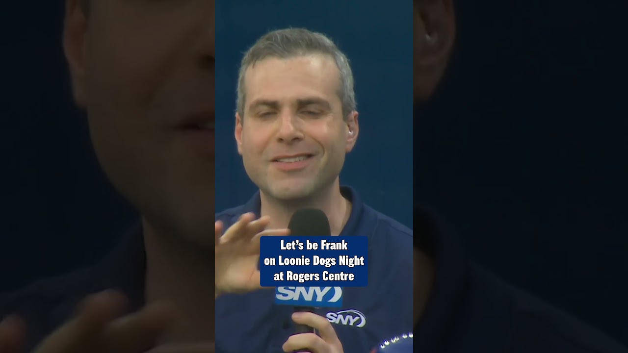 Steve Gelbs tries (and nearly chokes on) the Rogers Centre's hot dog 🌭