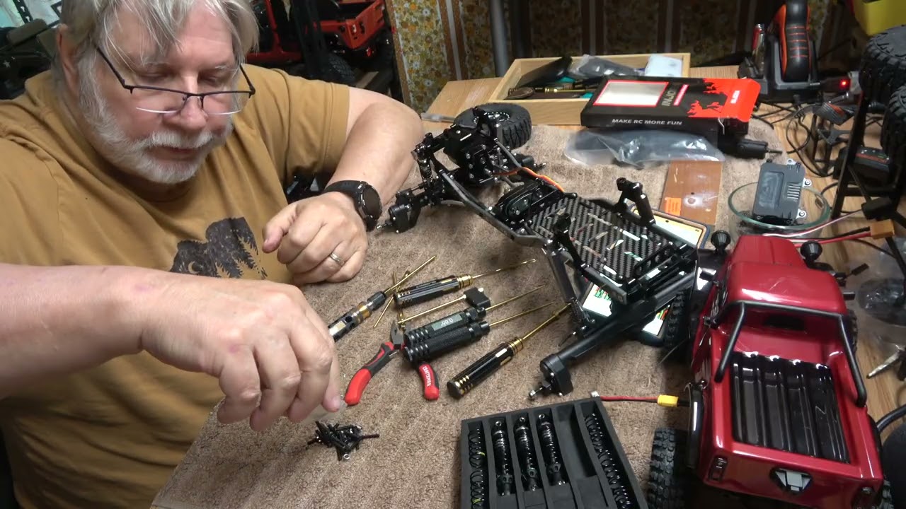 SCX 10 II Carbon Fiber Rail Chassis Build - Different Shocks and Link Adjustment