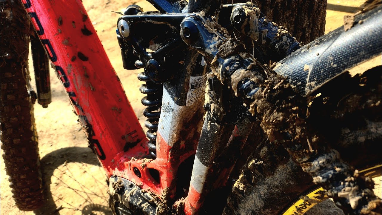 이제 봄이 오나 봄  형제봉 상단 뚜기누나 왜거기서나와