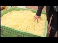 Il tente le record du monde du plus grand cornet de frites