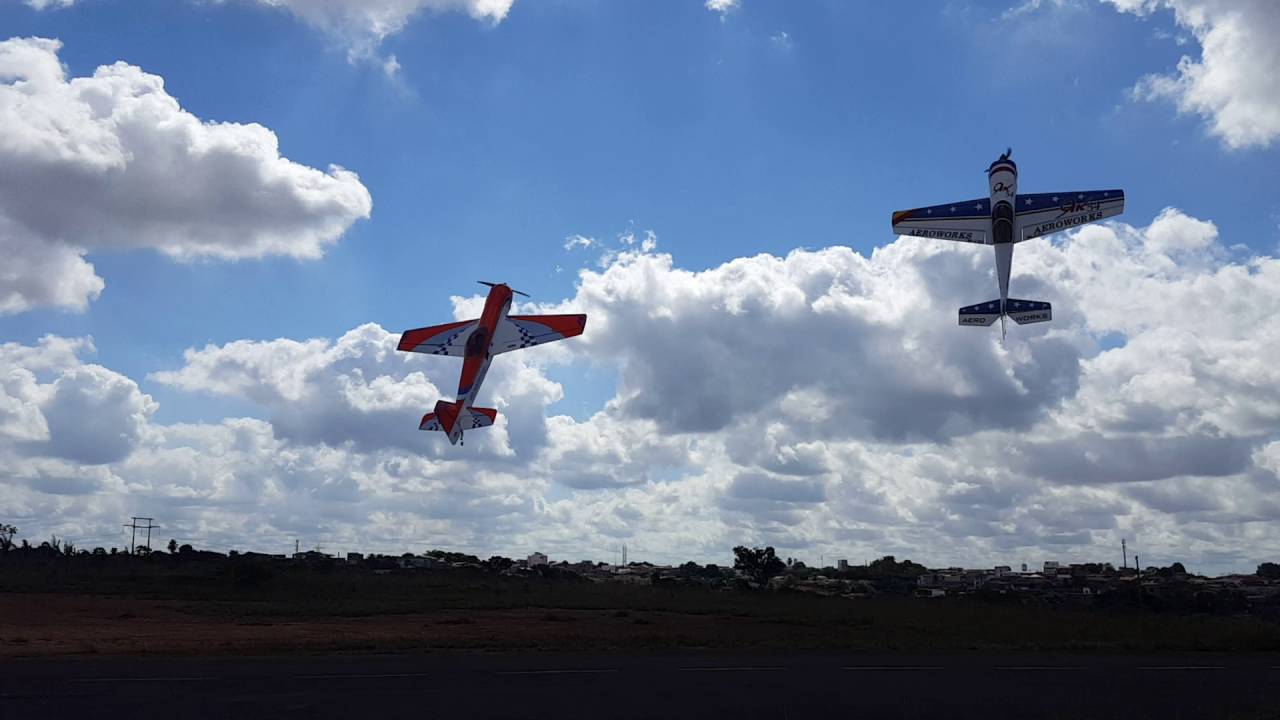 Sukhoi 33 hangar 9 e Yak 35 aeroworks YouTube