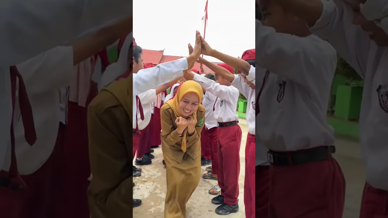 Ke Indahan Bersama Murid Sekolah SD Dan Guru ikut Trend