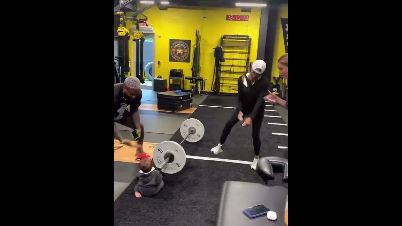 Odell Beckham Jr & His Family Dancing Around