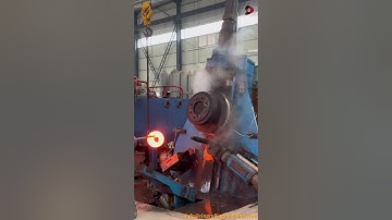 Ring rolling machine production line generates flanges