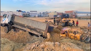 Amazing Dozer Recovery Dozer Tump Truck Stuck ថ្មី.! អាប៉ុលតោងអាប៉ុលជាប់ផុង ឡានប៉ែនជាប់ផុងជ្រៅ