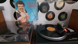 Yıldıray Çınar / Kara Kaṣlar Kara Gözler Sende Var