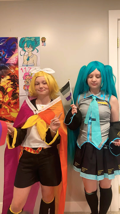We love lesbians 🧡💛🤍🩷❤️#mikucosplay #kagaminerin #cosplayer #lesbians (not dating)