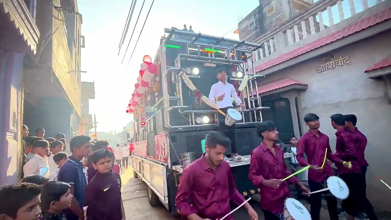 खानदेश नी आंबा बाई…….🎶🎶😍😍🎶🎶                               Song perform by shri Mahlaxmi Band , Jamod