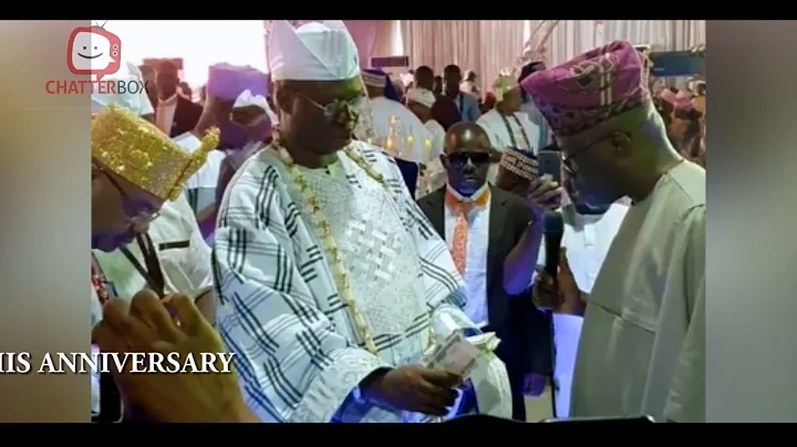 AARE GANI ADAMS SPOON ADEWALE AYUBA WITH MONEY ON HIS ANNIVERSARY