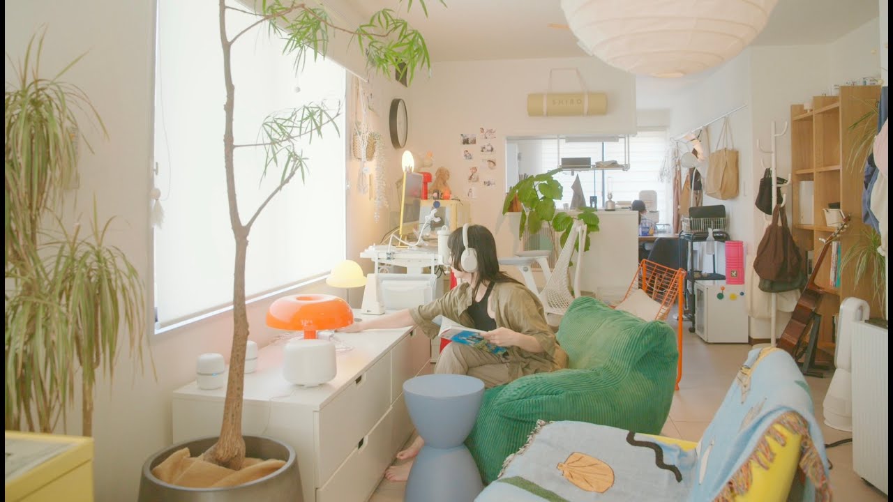 【 3児のママ賃貸アパート模様替え&ゆるっとルームツアー🧹🧼】IKEAファブリコールガラスコレクションケース｜ロールスクリーンDIY・広々リビングにチェアがたくさんの部屋#賃貸#模様替え#diy