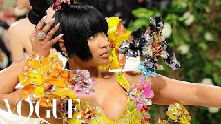 Nicki Minaj Gets Ready for the Met Gala | Last Looks | Vogue Resimi