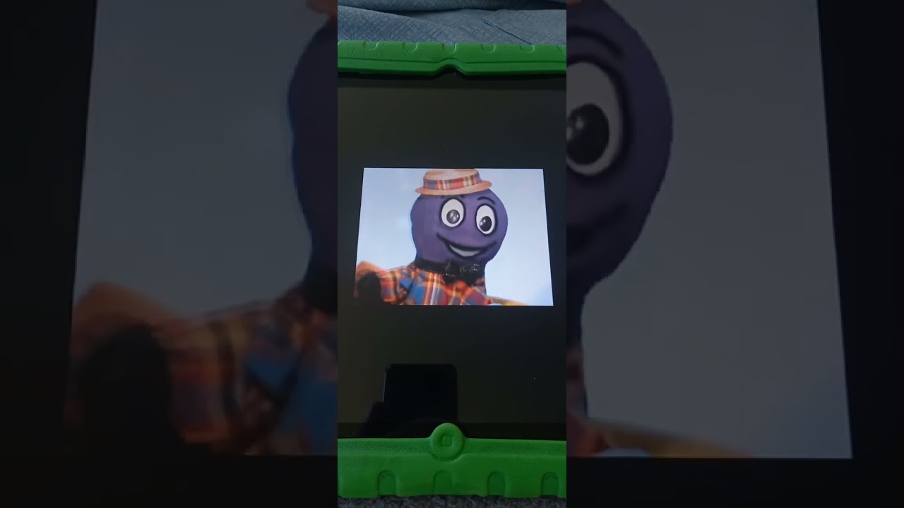 Wave to wags (live) Henry the octopus segment captain feathersword's pirate show treasure hunt 