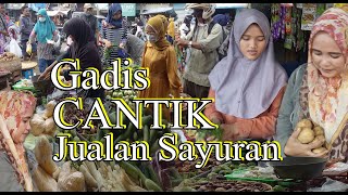 Gadis Cantik Jualan Sayuran