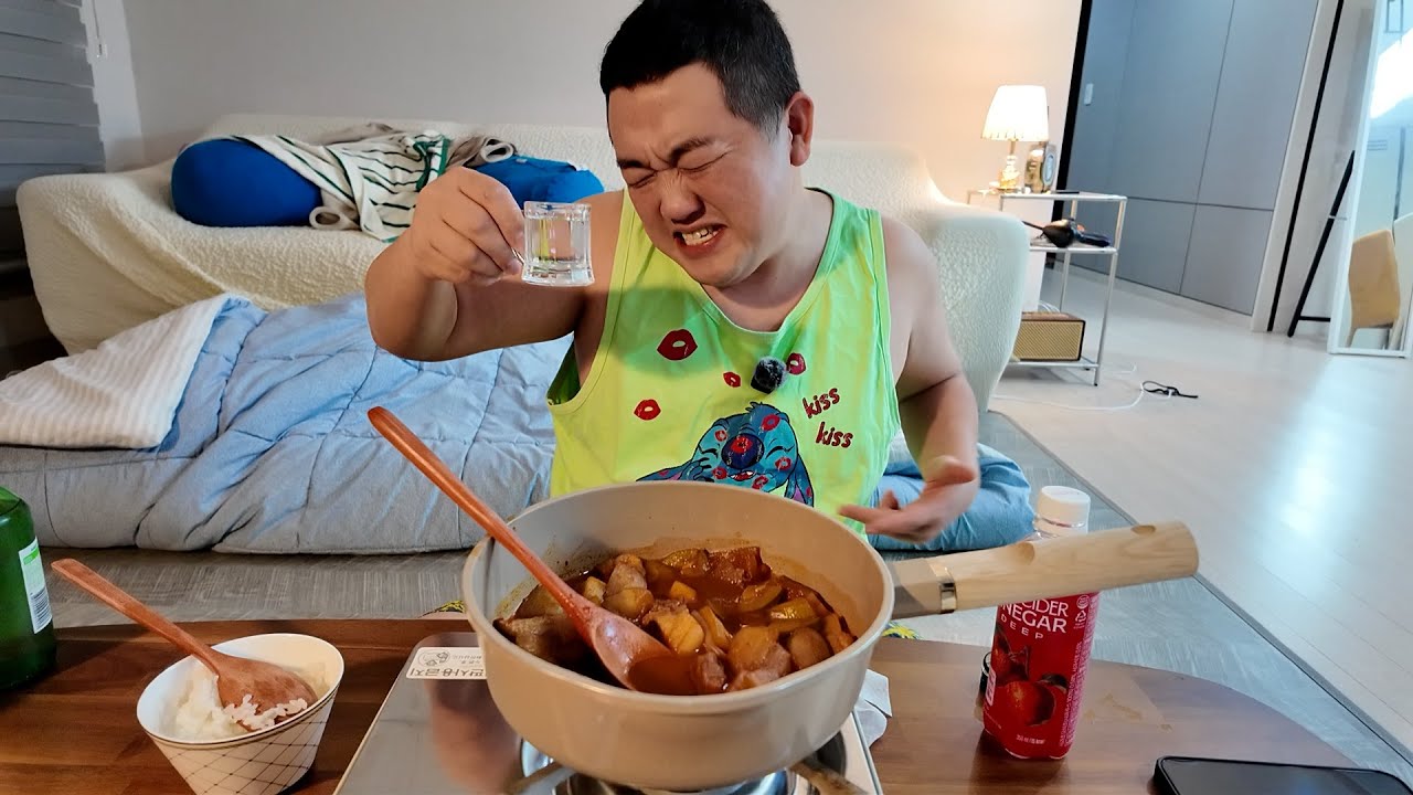 장염에서 회복하고 눈 오는날 칼칼한 고추장찌개에 소주 한 잔