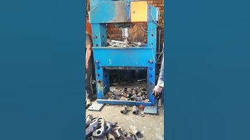 HOW TO PUSH OUT PINS AND BUSHES FROM EXCAVATOR TRACK CHAINS LINKS ON HYDRAULIC PRESSING MACHINE