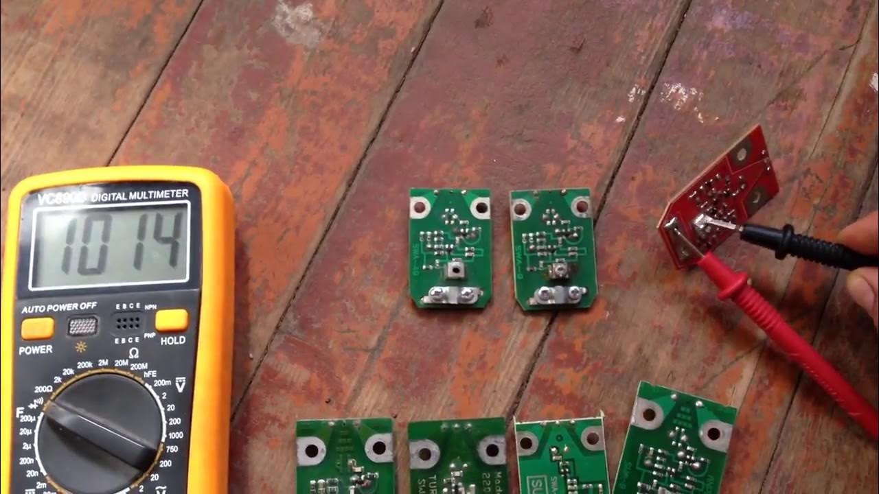 Проверить антенну тестером. Прозвонка диодов цифровым мультиметром. Проверить антенну тестером. Мультиметр измерение напряжения 220в. Как померить емкость конденсатора мультиметром.