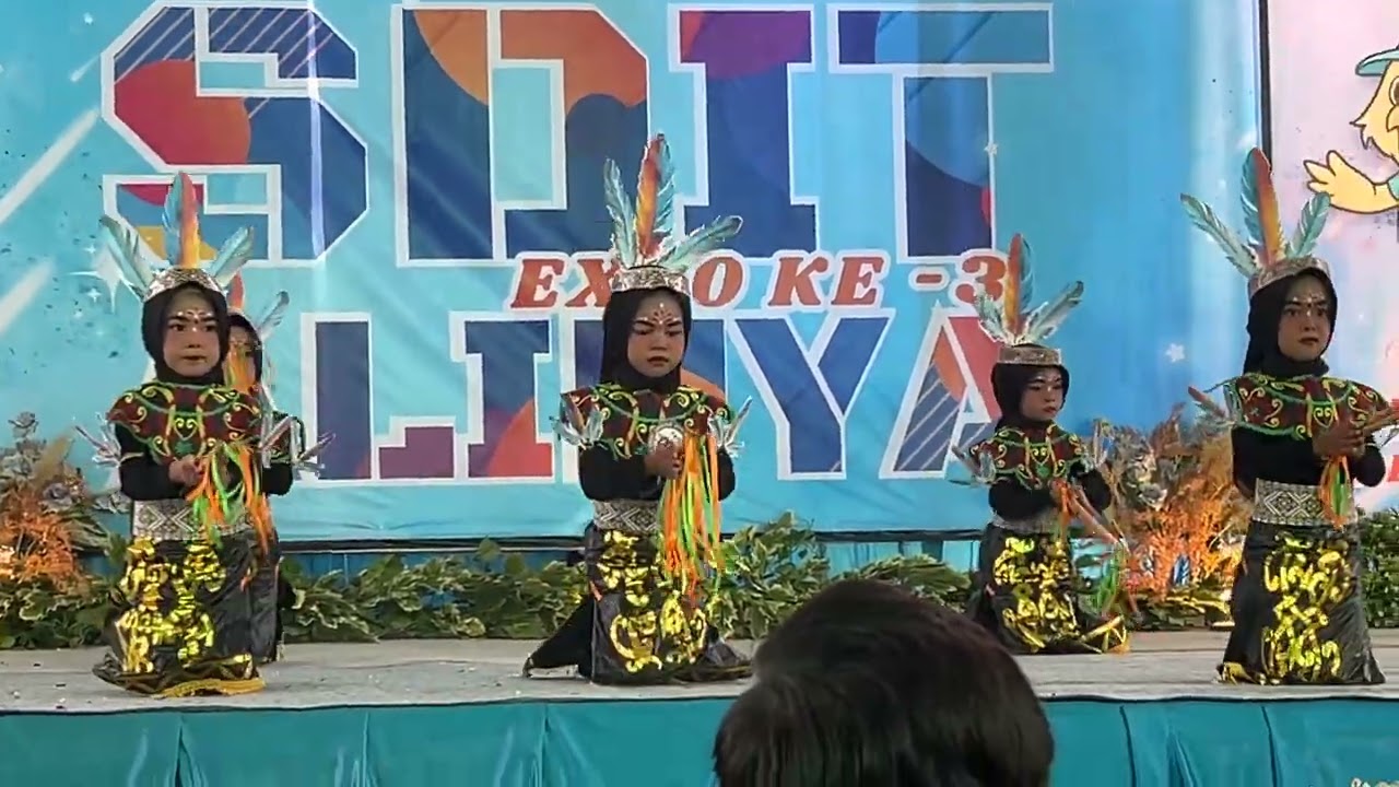 Tari Kreasi “ Giring - giring “ Kalimantan … tampilan Anak TK Ahmad Yani Balerejo Lamteng 