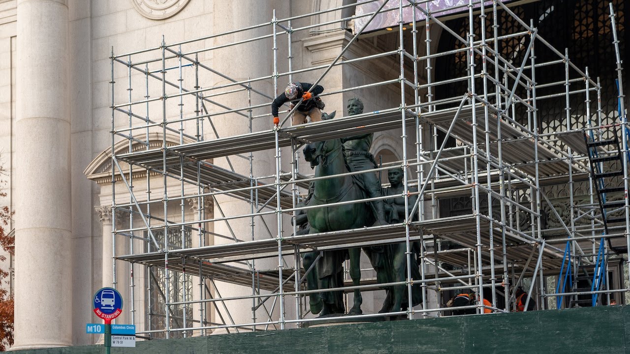 إزالة تمثال ثيودور روزفلت في نيويورك لتجسيده "الاستعمار والعنصرية"