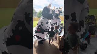 Surprising our toddlers with cow outfits for their reaction😱🤣 #familychannel #parentlife #comedy