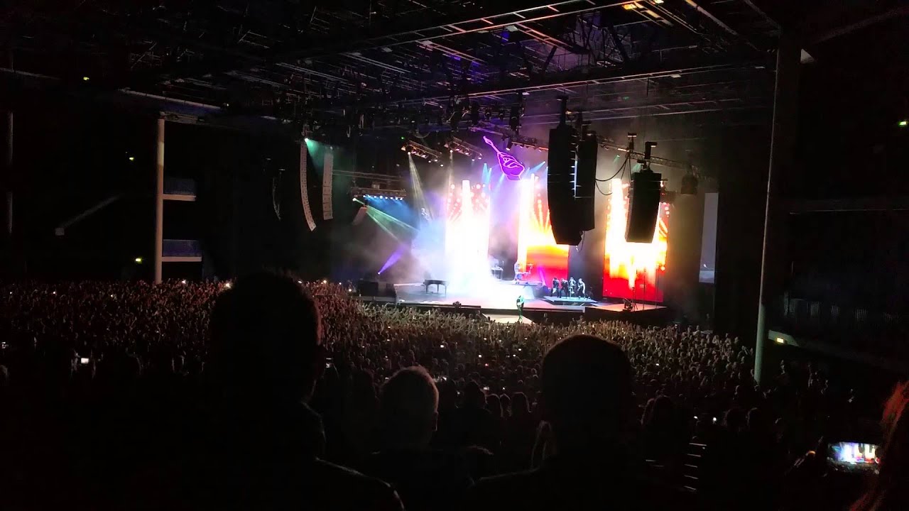Macklemore & Ryan Lewis Light Tunnels Zenith de Nantes YouTube