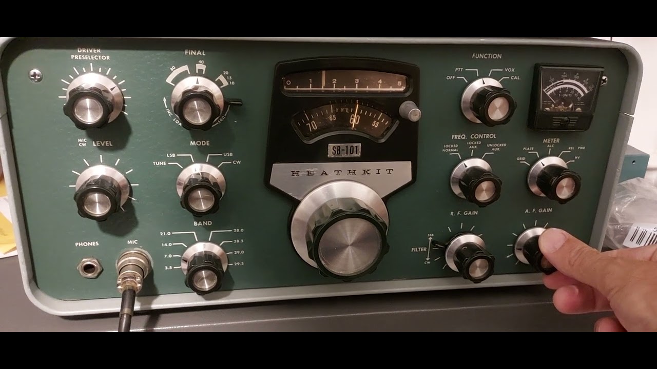 40m Dx Machine IZ6BXV calling DX on 40 meters and I listening with my old and vintage ...