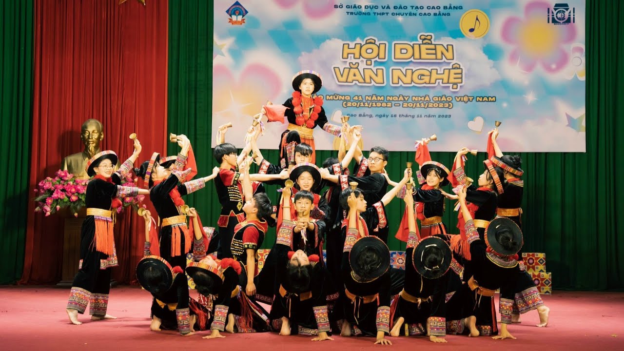 VĂN NGHỆ CHÀO MỪNG 20-11 LỚP 10 VÀ LỚP 11 | XHV