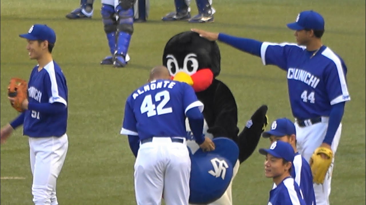 2018.05.02 マスコット慣れしてる中日の選手たち。