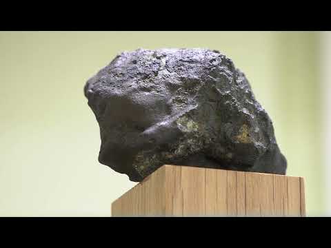Видео: "Феномен челябинского метеорита": выставка в честь 10-й годовщины падения космического гостя