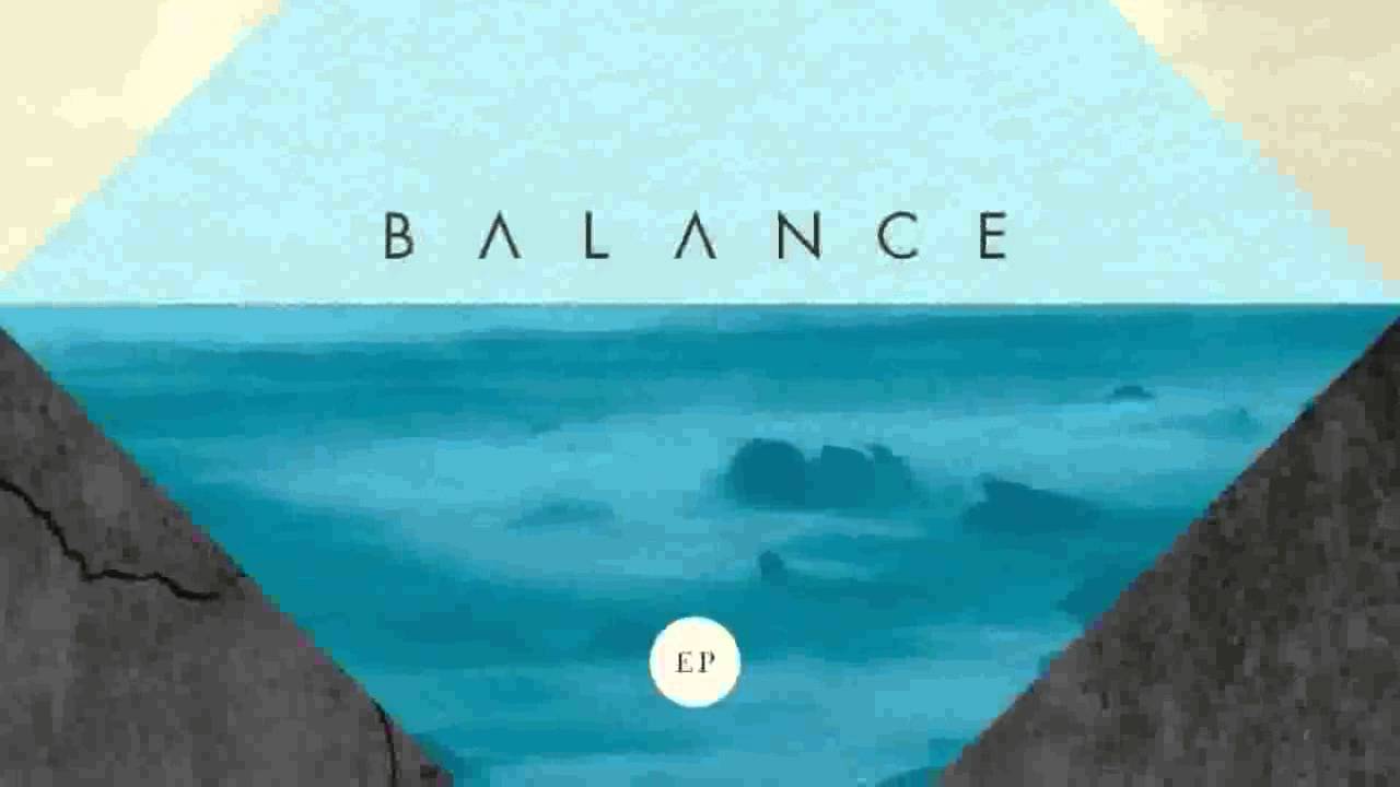 Sara Bee & Ilogike -Red Lips