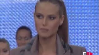 Famous Heidi Klum walking the ESCADA runway in 1998 Profile