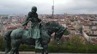 S hrdostí na rukávu - text Martina Marie Horová, hudba Josef IX., zpěv Martin Motýl a Josef IX.