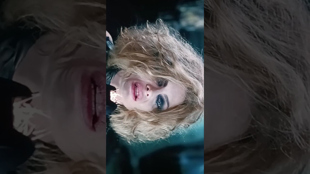 How About a Kiss Santa Claus🧑‍🎄 🎅-BATMAN RETURNS(1992 FILM) 