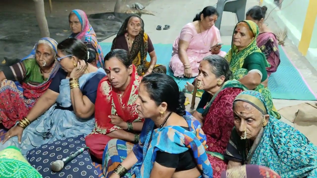 रोज रात्री सगळ्यांनी मिळून म्हटली जात्यावरची लग्नाची गाणी/Suman's magic