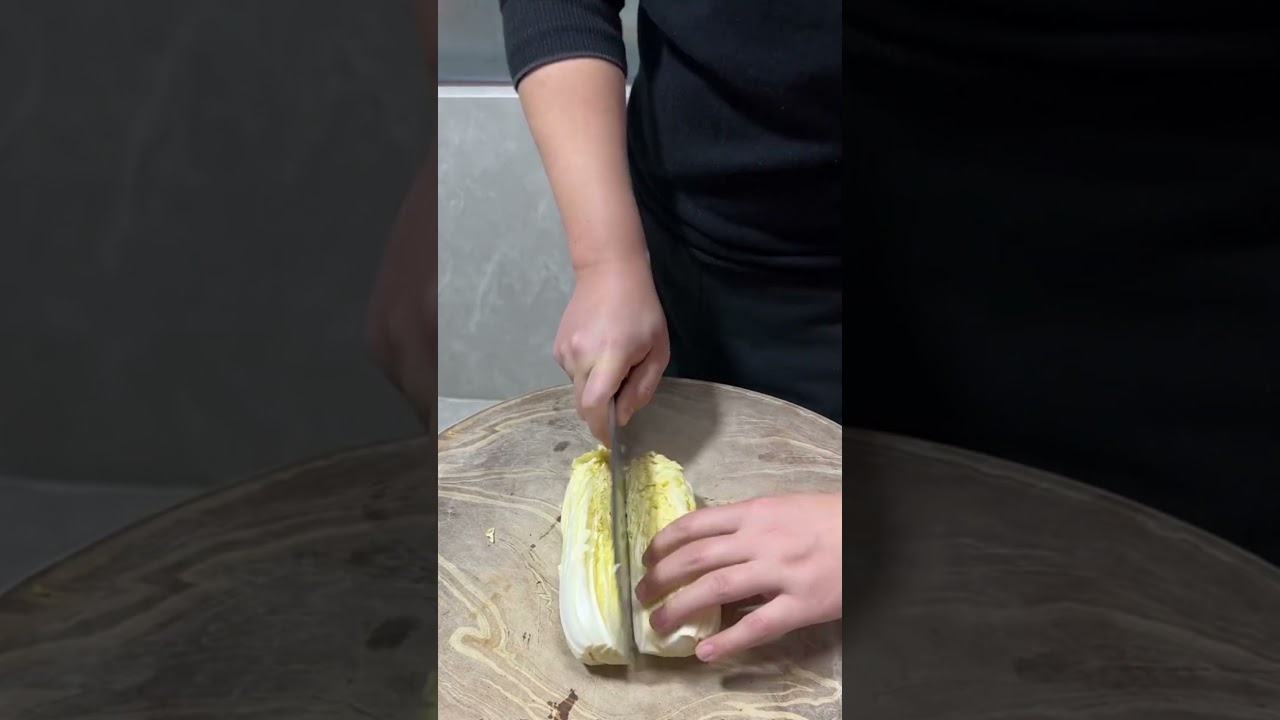 How to cut green cabbage 