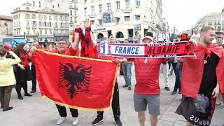 یورو ۲۰۱۶  گشت پلیس در خیابانهای مارسی در آستانه بازی فرانسه و آلبانی سمعها