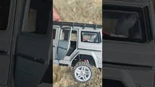 SG 2401 All metal 1/24 scale Mercedes SUV.