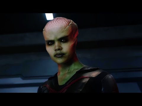 Miss Martian (M’gann M’orrz): Powers & Fight Scenes | Arrowverse 
