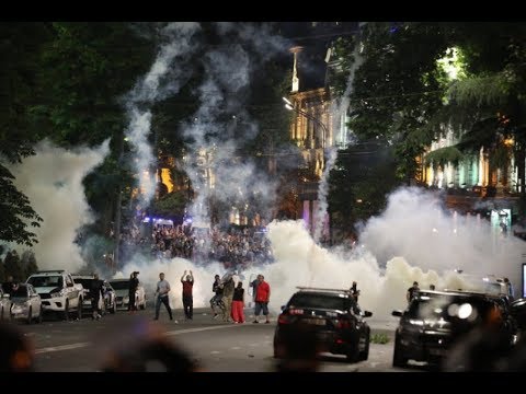 ვინ არიან  დარბევის ღამის დაზარალებულები  და რატომ არაა მათ შორის მაკო გომური
