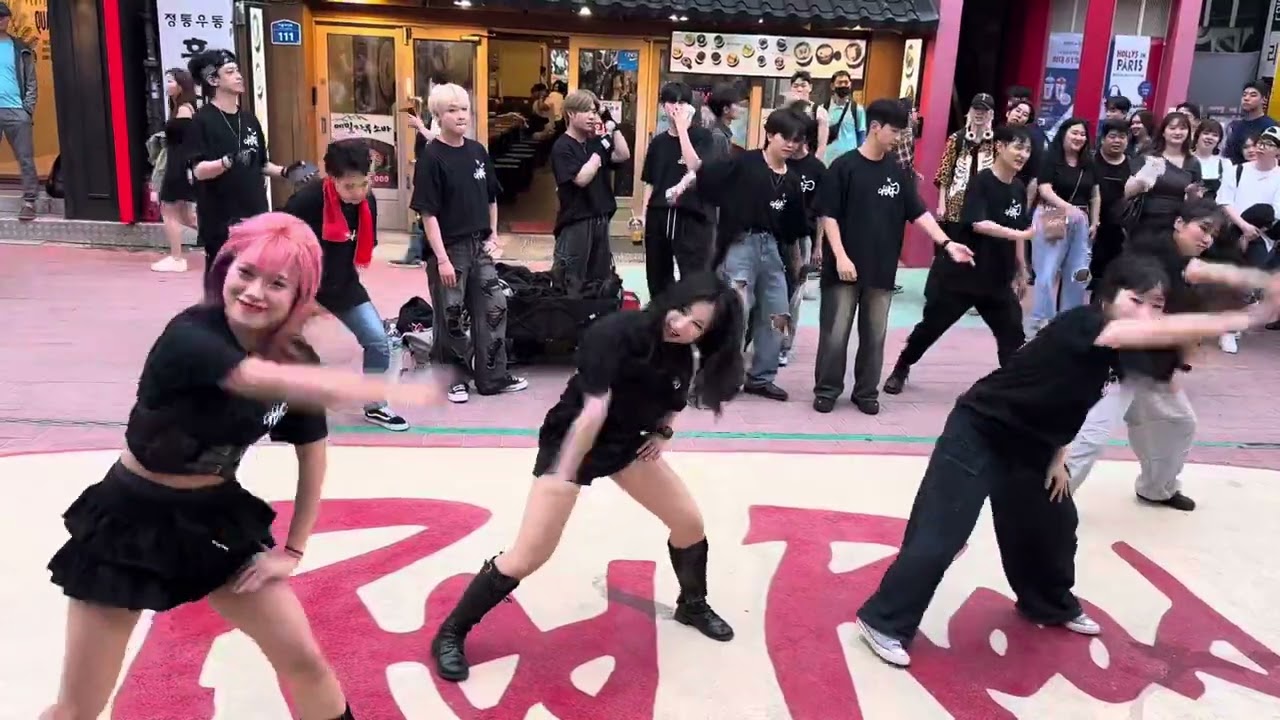 HONGDAE K-POP GROUP BUSKING - [Blackpink] Boombayah (2)