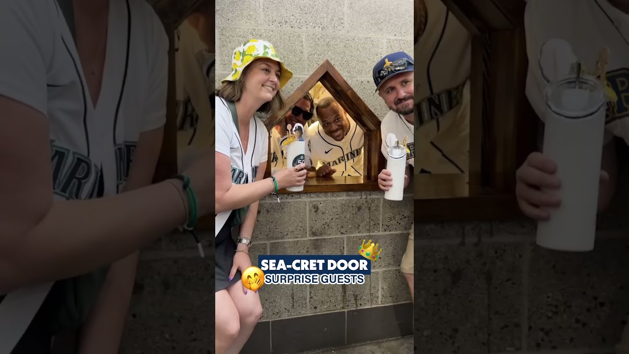 Félix Hernández and Adrián Beltré gave fans quite the surprise at the SEAcret Door 🤩🍹 #Mariners50