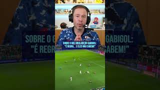 Tiago Leifert explica regra do toque de mão e critica desconhecimento no Santos.