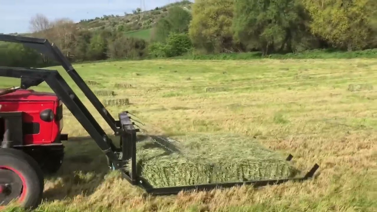 Συλλογή και φόρτωμα μικρής μπάλας σανό