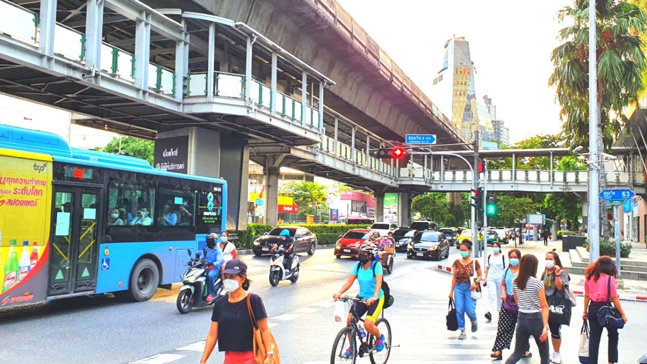 [4K] Прогулка по Эккамай-роуд в Бангкоке, Таиланд.