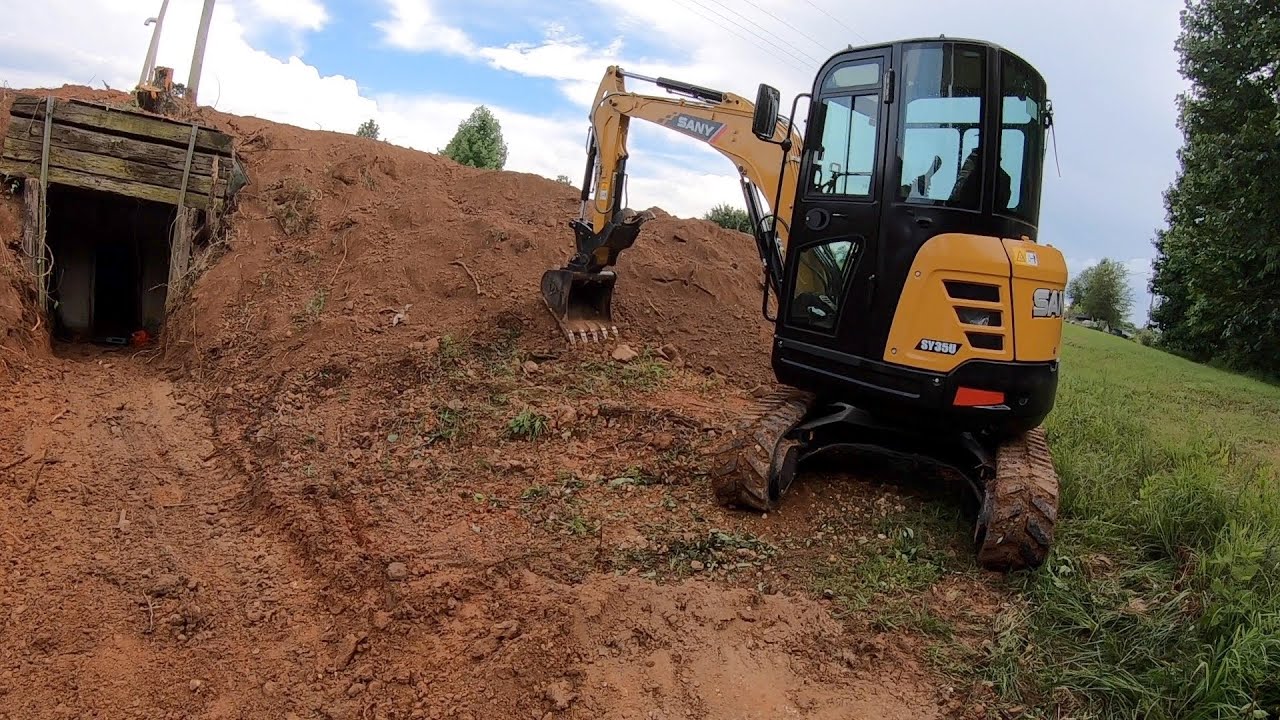 Digging out over grown bunker with Sany SY35u