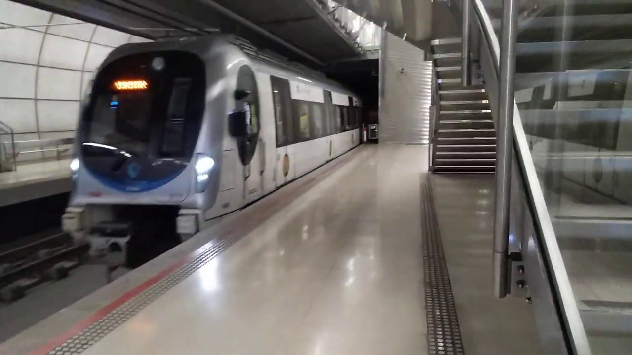 Euskotren - Unidad serie 900 en Linea 3 Metro Bilbao estacion de ...