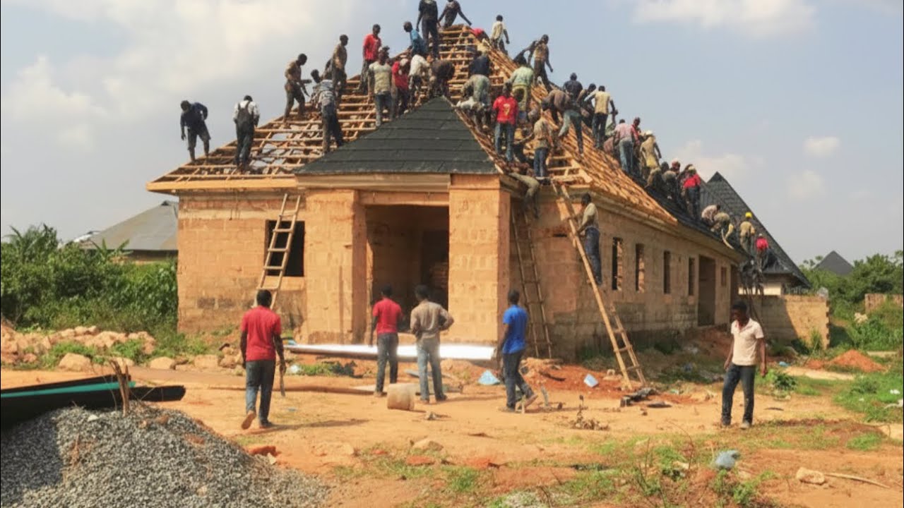 Стоимость столярных работ по дереву и установки кровельных листов с каменным покрытием в Бенин-Си...