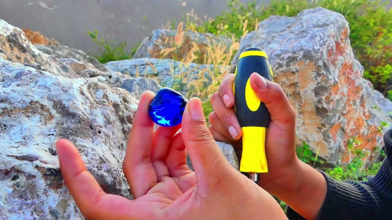 [4 Strange treasure hunts with digging tools] We found gold treasures ...