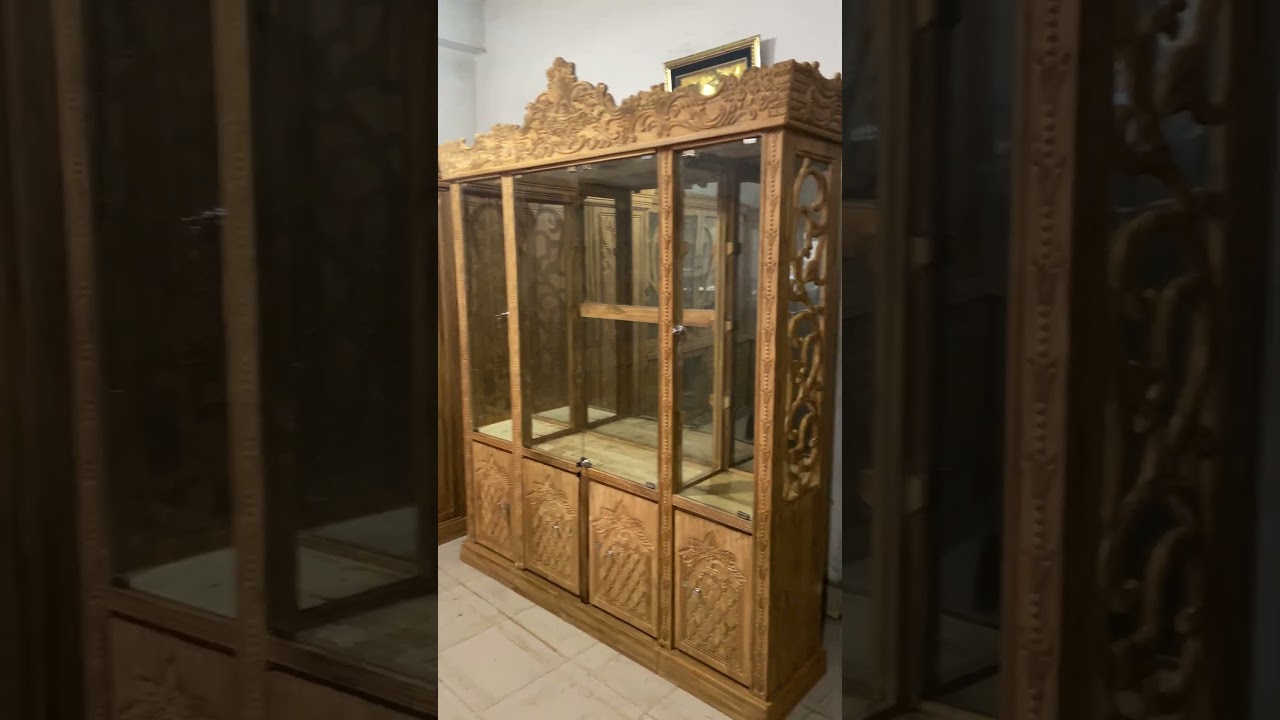 সেগুন কাঠের তৈরি গ্লাশের কেবিনেট