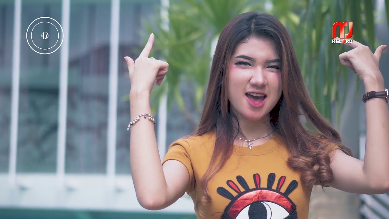 Kiki Aprilia - Sayang 3 | Dangdut (Official Music Video) - YouTube