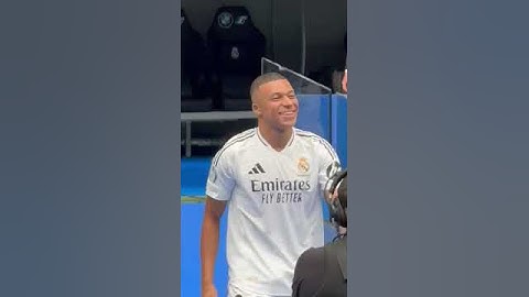 Bernabeu crowd erupts for Kylian Mbappe’s Real Madrid unveiling 😳 #shorts